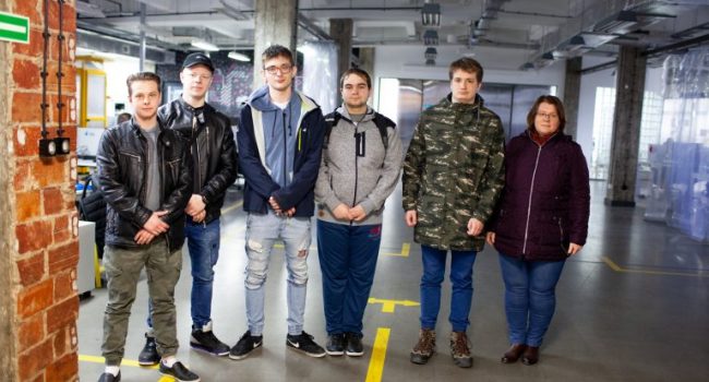 Grupa uczestników projektu ”Pierwszy Krok w IT”.